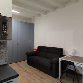 Apartment for rent for €1,000 per month in Milan, Via Carlo Imbonati