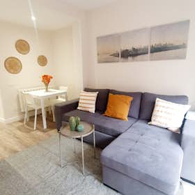 Apartment for rent for €1,950 per month in Madrid, Calle de Ruiz Palacios