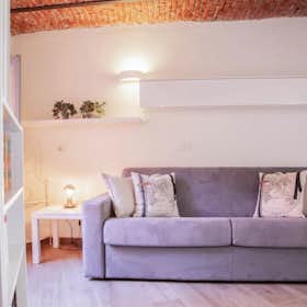Apartment for rent for €2,600 per month in Novate Milanese, Via Vittorio Alfieri