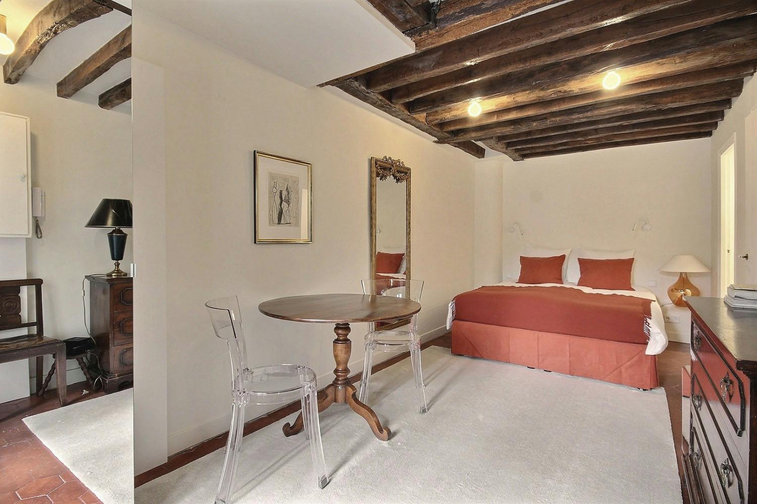 Studio for rent for €1,324 per month in Paris, Rue Pierre Lescot