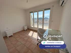 Apartament de închiriat pentru 560 EUR pe lună în Avignon, Rue des Papalines