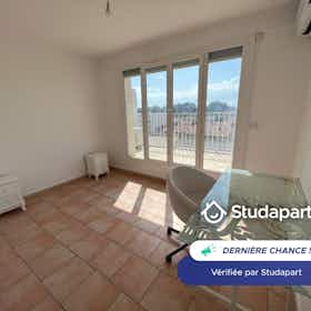 Apartament de închiriat pentru 560 EUR pe lună în Avignon, Rue des Papalines
