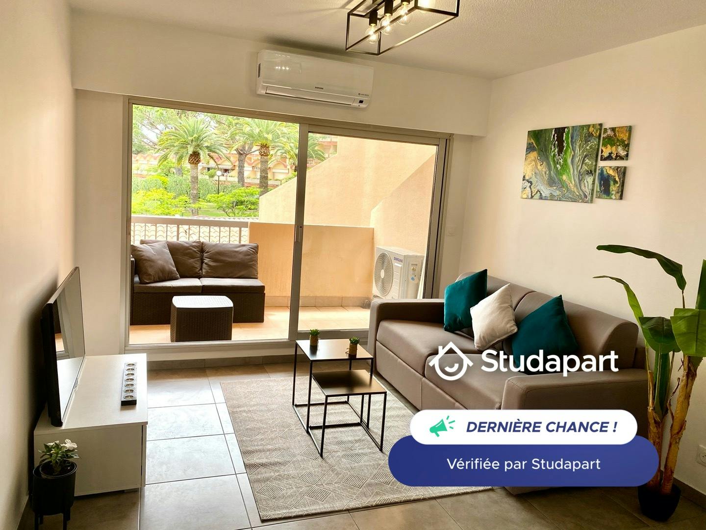 Apartment for rent for €890 per month in Antibes, Avenue de Nice