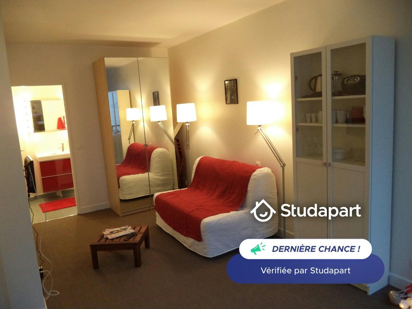 Apartment for rent for €1,150 per month in Paris, Passage Gustave Lepeu