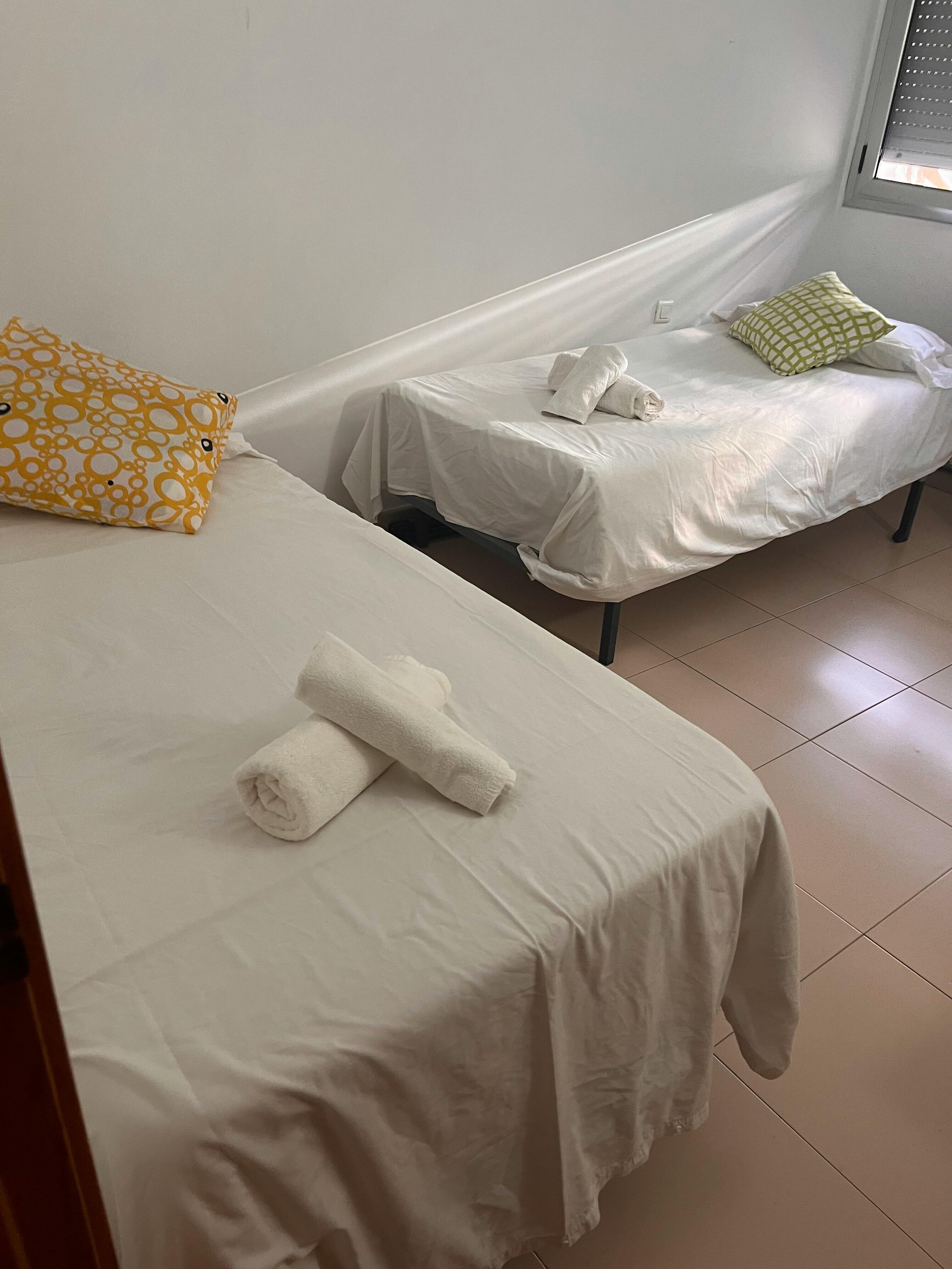 Double room Santa Coloma De Cervelló, 1 bed, 15m² — photo 22