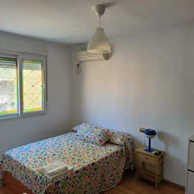 Mehrbettzimmer zu mieten für 600 € pro Monat in Málaga, Paseo de los Tilos