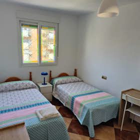 Mehrbettzimmer for rent for 700 € per month in Málaga, Paseo de los Tilos