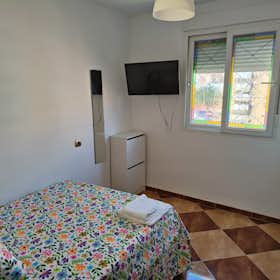 Mehrbettzimmer zu mieten für 599 € pro Monat in Málaga, Paseo de los Tilos