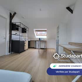 House for rent for €610 per month in Croix, Rue Jean Jaurès