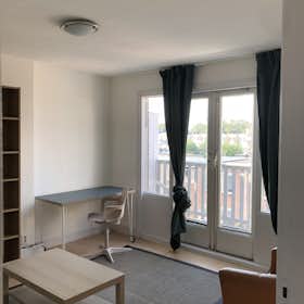 Apartment for rent for €1,375 per month in Rotterdam, Mathenesserweg
