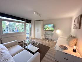 Studio for rent for €1,490 per month in Hamburg, Grelckstraße