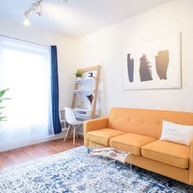 Lägenhet att hyra för $3,758 i månaden i New York City, Clinton St