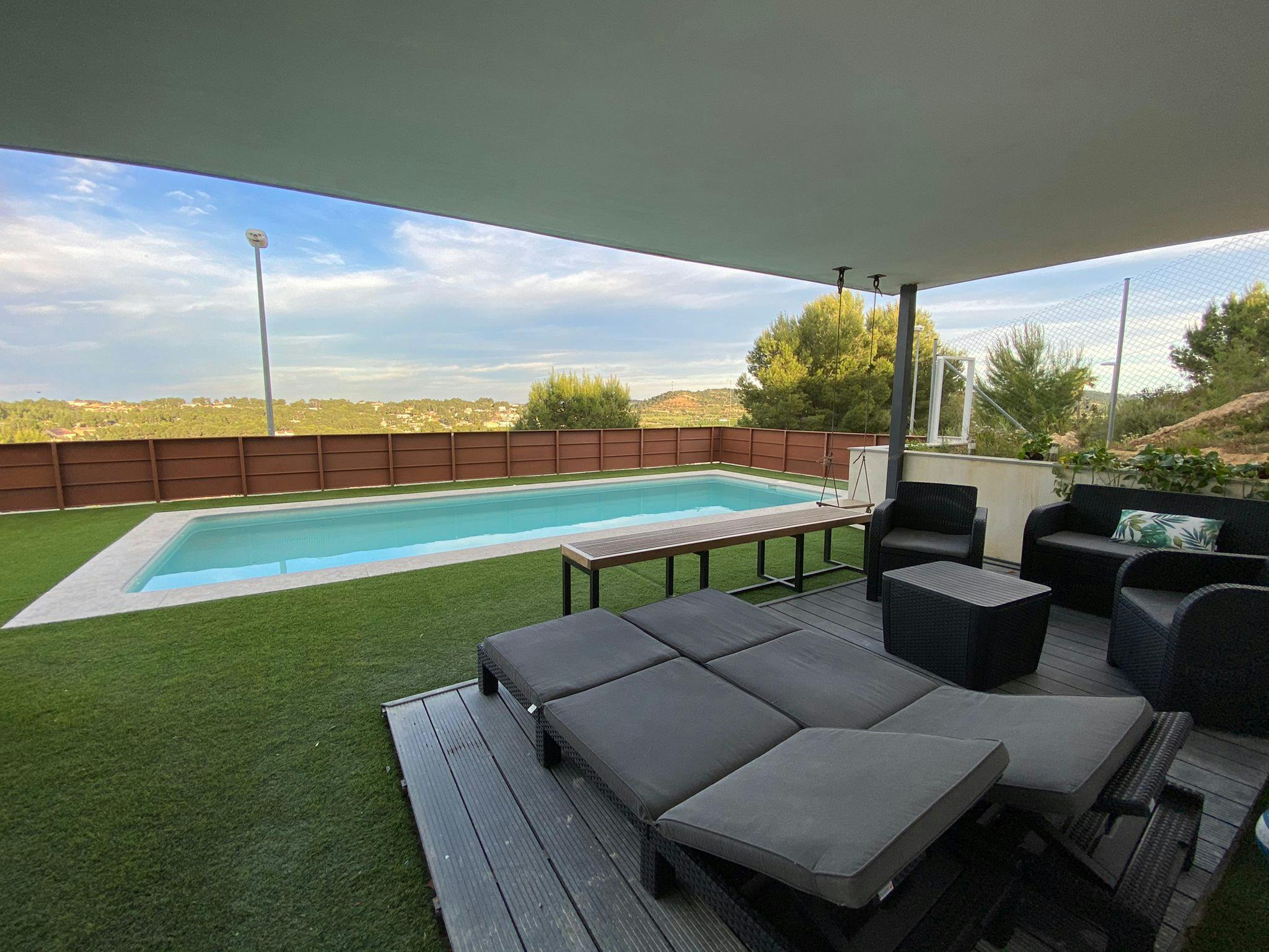 Calle Sol, Chiva preview