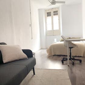 Private room for rent for €670 per month in Barcelona, Carrer la Rambla