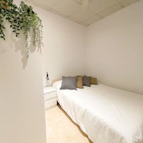 Private room for rent for €500 per month in Barcelona, Carrer la Rambla