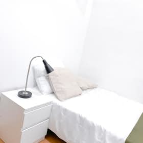 Private room for rent for €450 per month in Barcelona, Carrer la Rambla