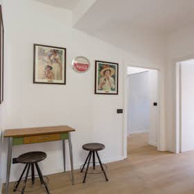 Apartment for rent for €1,550 per month in Milan, Via Lorenteggio