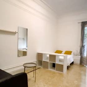 Private room for rent for €770 per month in Barcelona, Carrer de Muntaner