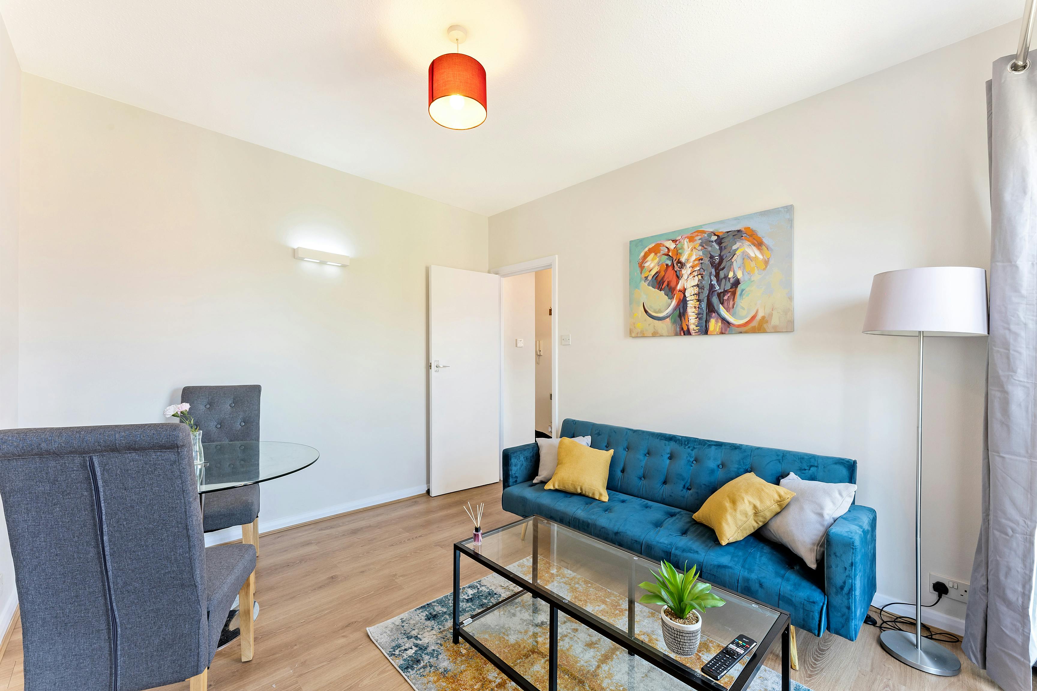 Apartamento para alugar por £ 3.600 por mês em London, Garter Way