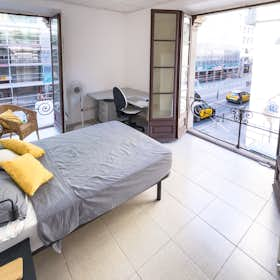 Private room for rent for €700 per month in Barcelona, Via Laietana