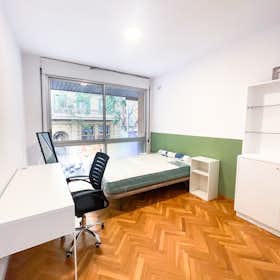 Private room for rent for €670 per month in Barcelona, Carrer de Calvet