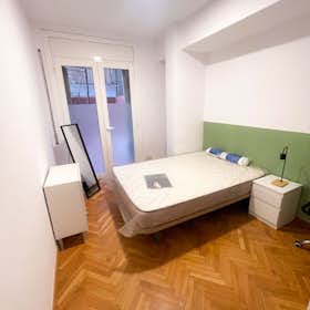 Private room for rent for €720 per month in Barcelona, Carrer de Calvet