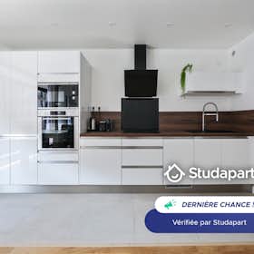 Apartment for rent for €2,500 per month in Paris, Rue de la Roquette