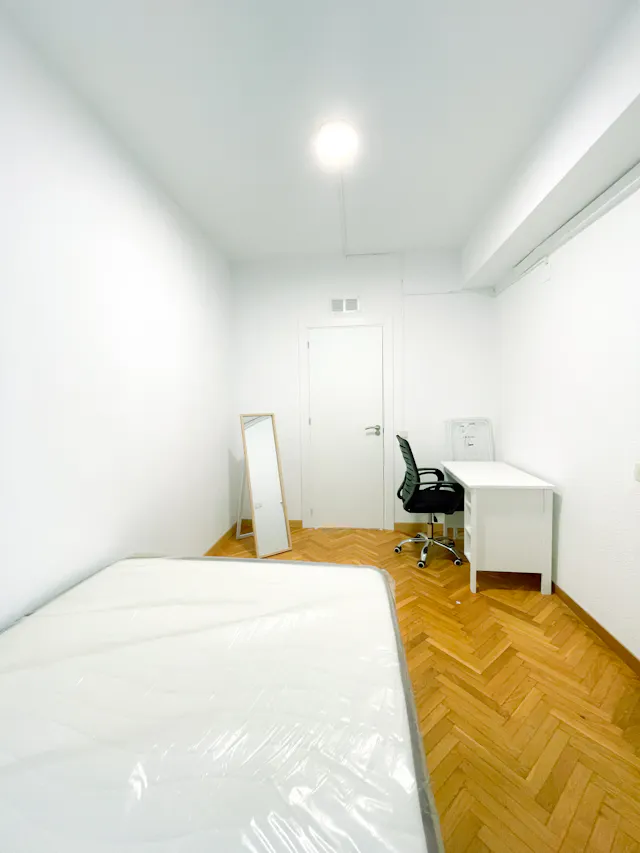 Private room in Carrer de Calvet, Barcelona (1420944) room image 2
