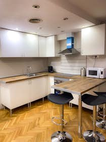 Private room for rent for €690 per month in Barcelona, Carrer de Calvet