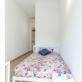 Private room for rent for €740 per month in Milan, Via Teodosio