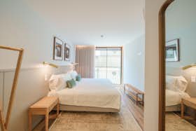 Apartment for rent for €2,665 per month in Porto, Rua da Firmeza