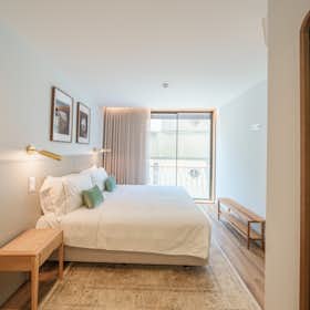 Apartment for rent for €2,665 per month in Porto, Rua da Firmeza