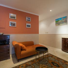 Apartment for rent for €1,500 per month in Lisbon, Calçada do Duque de Lafões