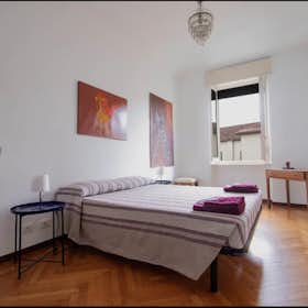 Apartment for rent for €2,800 per month in Turin, Via Gaspare Saccarelli