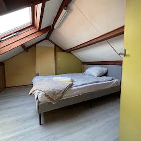 Haus for rent for 4.000 € per month in Purmerend, Tutein Noltheniusplein