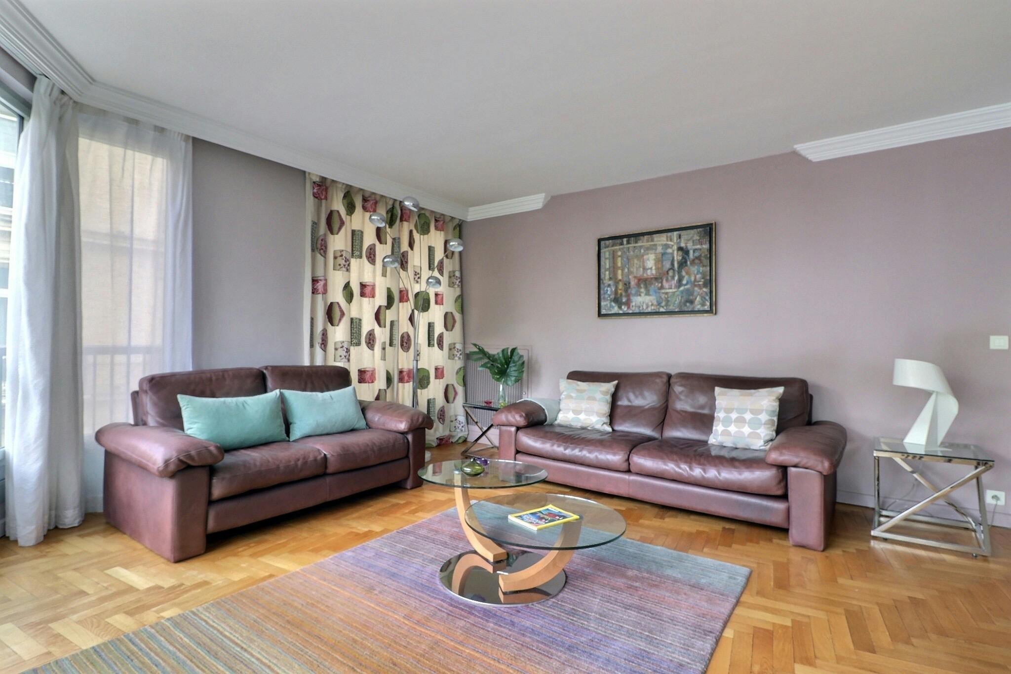 Apartment for rent for €5,292 per month in Paris, Boulevard Saint-Germain