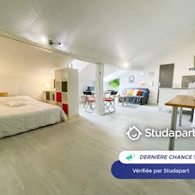 Apartment for rent for €820 per month in Grenoble, Rue Jean-Jacques Rousseau