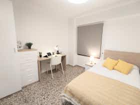 私人房间 正在以 €380 的月租出租，其位于 Moncada, Carrer d'Alcoi