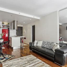 Apartment for rent for €2,160 per month in Neuilly-sur-Seine, Rue de l'École de Mars