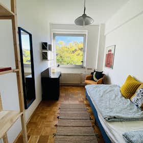 WG-Zimmer for rent for 680 € per month in Köln, Piusstraße