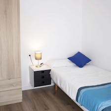 Mehrbettzimmer for rent for 290 € per month in Moncada, Calle de la Virgen de los Dolores