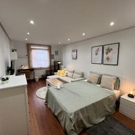 Private room for rent for €625 per month in Bilbao, Ávila kalea