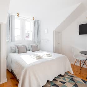 Studio for rent for €1,450 per month in Porto, Rua de Belomonte