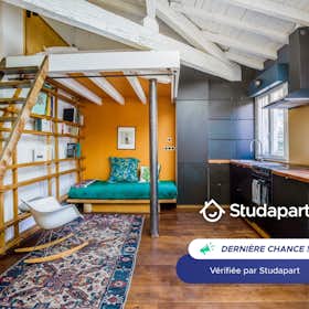 Apartment for rent for €1,050 per month in Bordeaux, Cours de la Marne