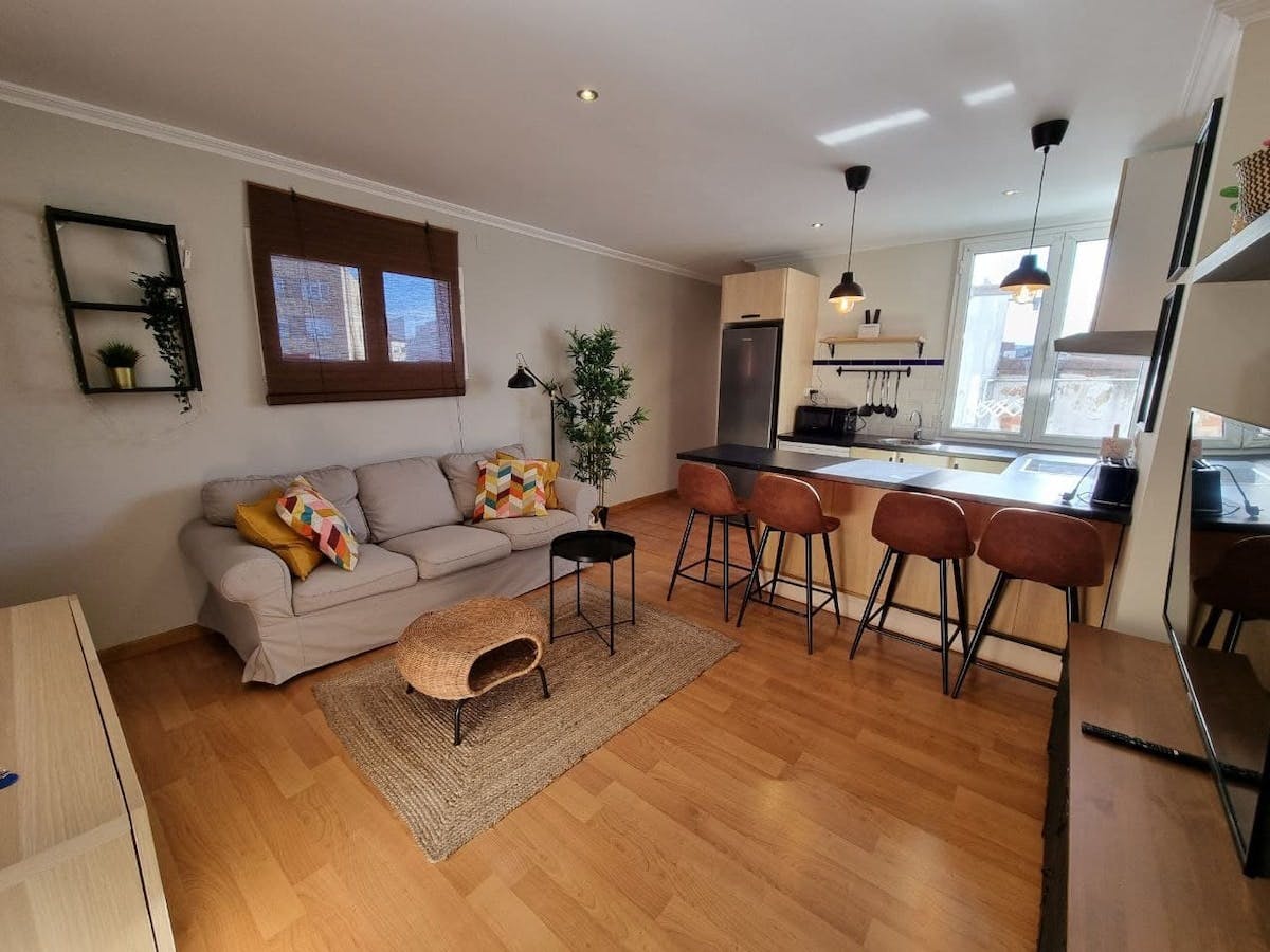 Mieszkanie do wynajęcia za 2048 € miesięcznie w mieście Gijón, Calle Perlora