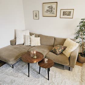 Apartment for rent for €1,390 per month in Vienna, Oswaldgasse