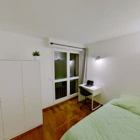 Private room for rent for €670 per month in Paris, Allée Diane de Poitiers
