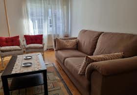 Apartamento en alquiler por 2048 € al mes en Oviedo, Calle Llano Ponte
