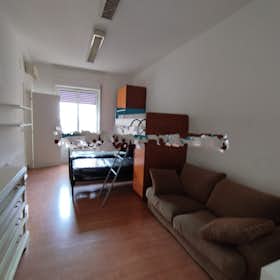 Apartment for rent for €1,350 per month in Caserta, Corso Trieste