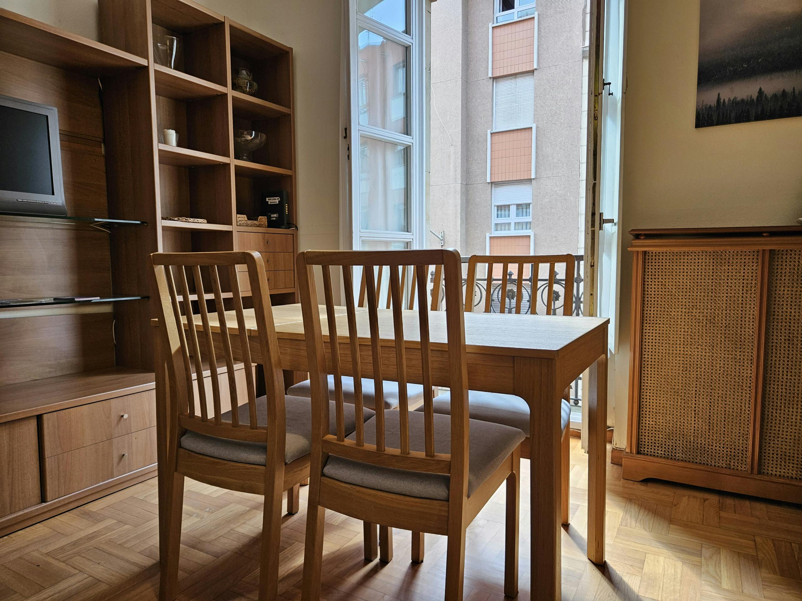Chambre partagée à louer pour 1 103 €/mois à Gijón, Calle Eladio Carreño